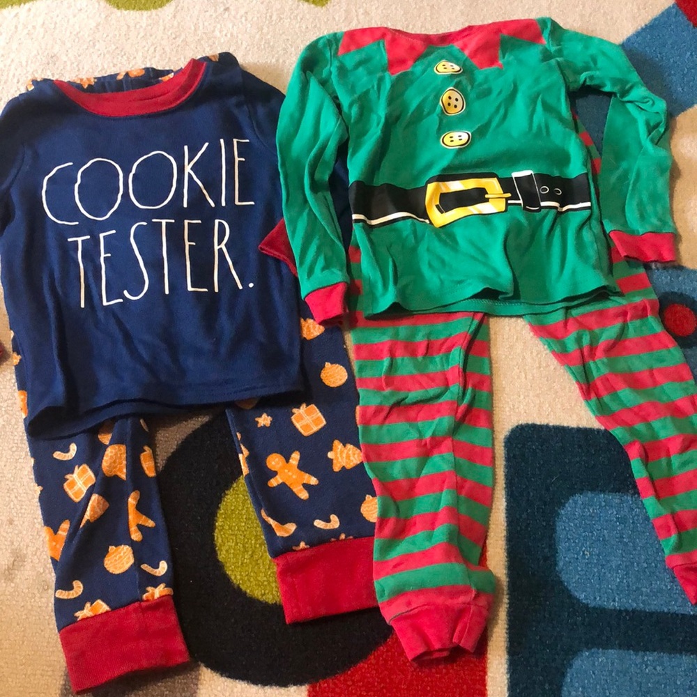 Two sets long sleeve Christmas pajamas 4T